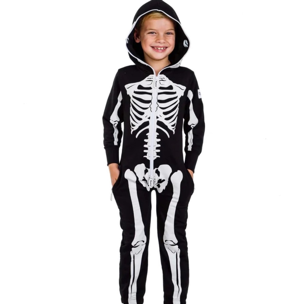 Kids Halloween skeleton onesie zips up over face, never worn